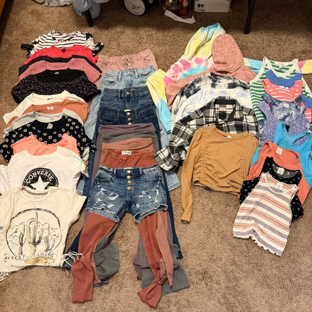 Huge Lot of Assorted Girls Tops, Shorts, Jeans, Leggings, Tanks in sz 10/12 L - Picture 10 of 10